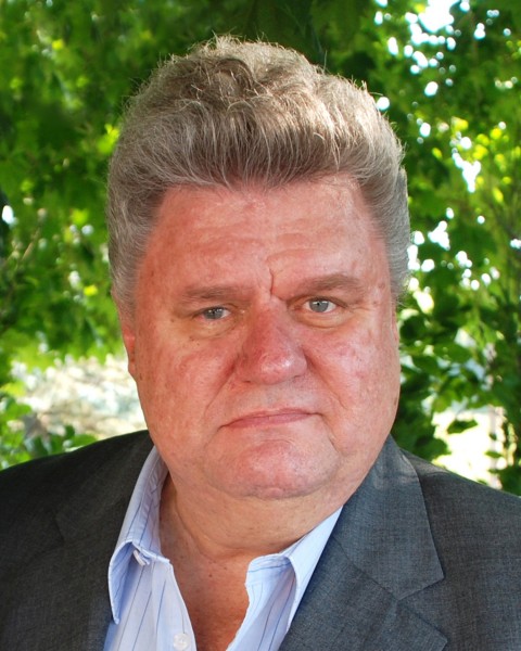 Robert D Nueske