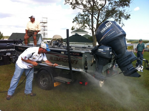 cleaning boat